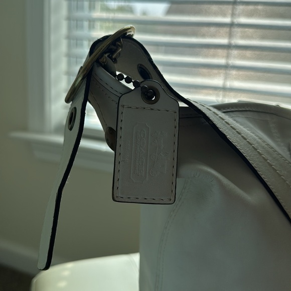 Coach White Sling /Shoulder Leather Bucket Bag - Picture 3 of 13